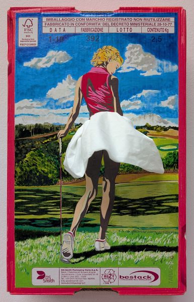 14 Tissue-Lady, Golf I, 2024, Mischtechnik auf Apfelkarton, 38,5 x 24 x 9 cm
